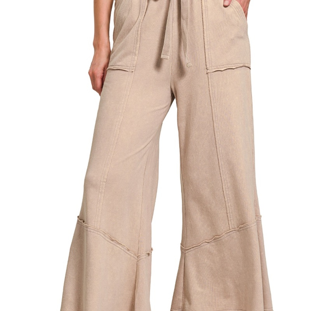 New Zenana EXPOSED-SEAM FLARE HEM PANTS WITH POCKETS in black - Picture 5 of 5